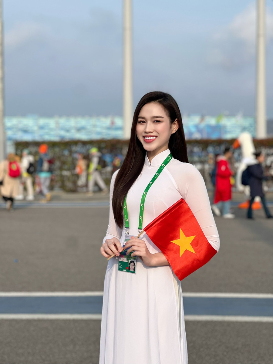 Đỗ Thị Hà diện áo dài tại Liên hoan Thanh niên thế giới 2024 ở Nga. Đỗ Thị Hà diện áo dài tại Liên hoan Thanh niên thế giới 2024 ở Nga.
