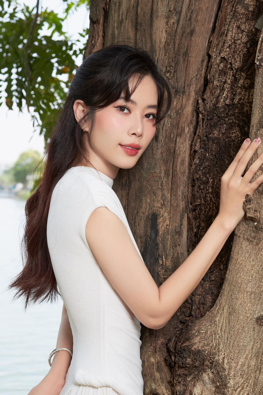 Nam Em đã bị tước danh hiệu Hoa khôi Đồng bằng sông Cửu Long sau những phát ngôn làm dậy sóng mạng xã hội. Nam Em đã bị tước danh hiệu Hoa khôi Đồng bằng sông Cửu Long sau những phát ngôn làm dậy sóng mạng xã hội.