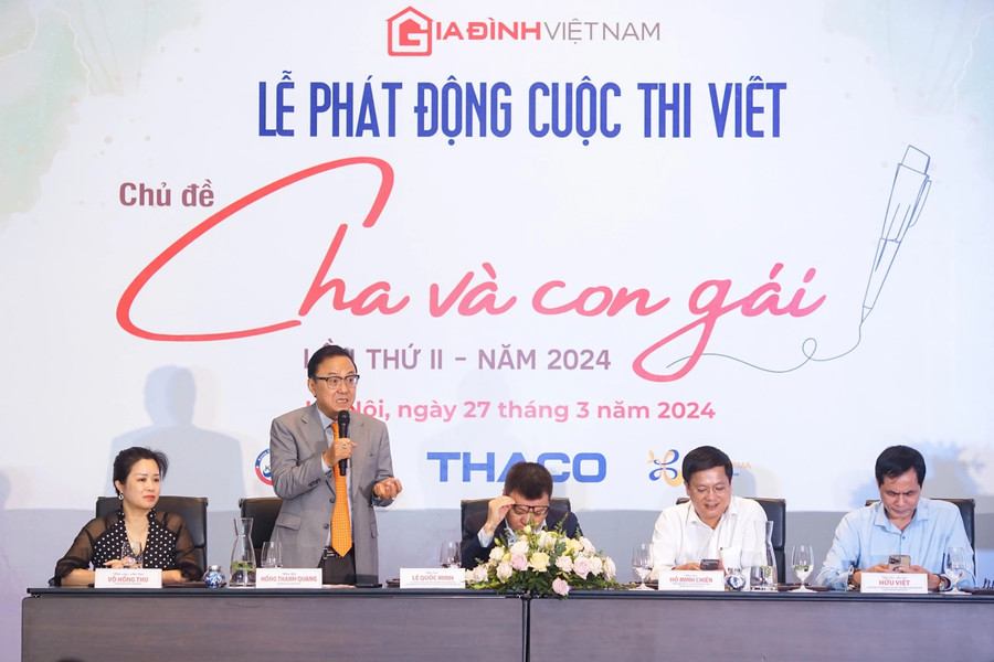 Nhà thơ Hồng Thanh Quang - Trưởng Ban giám khảo chia sẻ tại cuộc thi.