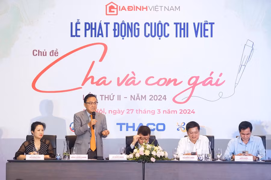 Nhà thơ Hồng Thanh Quang - Trưởng Ban giám khảo chia sẻ tại cuộc thi.