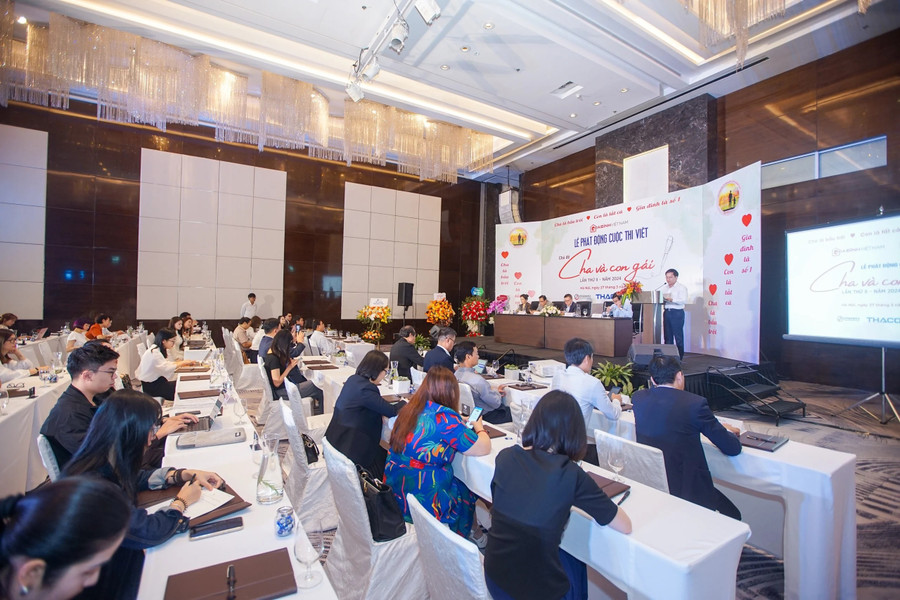 Buổi lễ thu hút đông đảo lãnh đạo và các cơ quan báo chí tham dự.