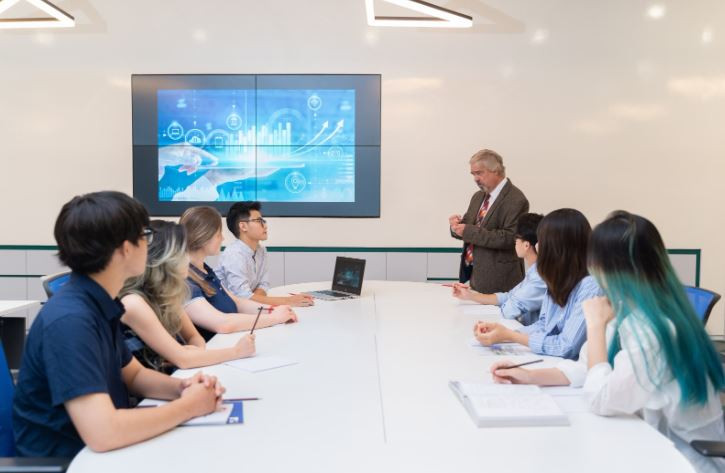 BUV đón đầu nhu cầu tuyển dụng trong nền kinh tế số. BUV đón đầu nhu cầu tuyển dụng trong nền kinh tế số.