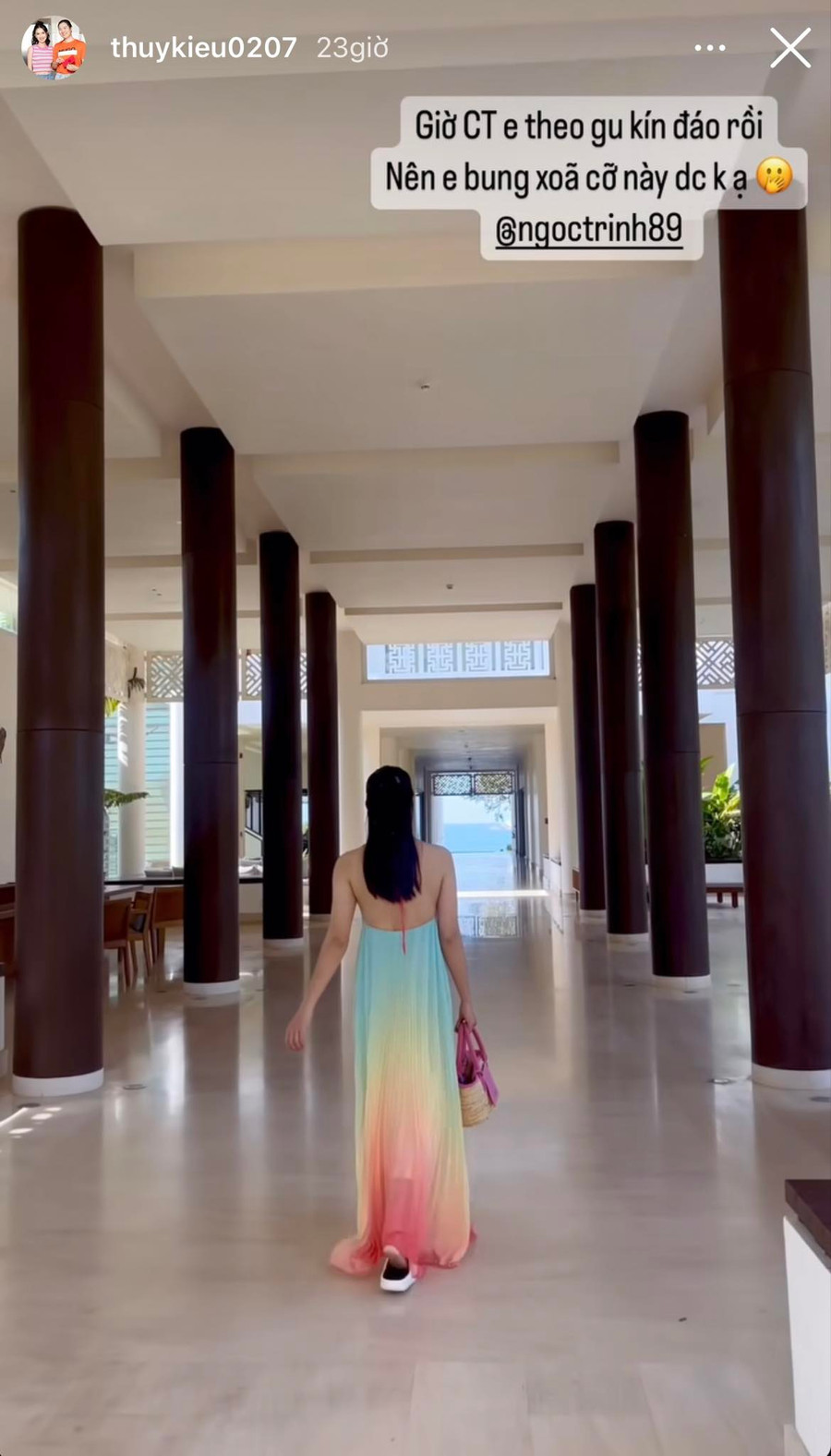 Ngọc Trinh thay đổi phong cách sau khi được hưởng án treo. Ngọc Trinh thay đổi phong cách sau khi được hưởng án treo.