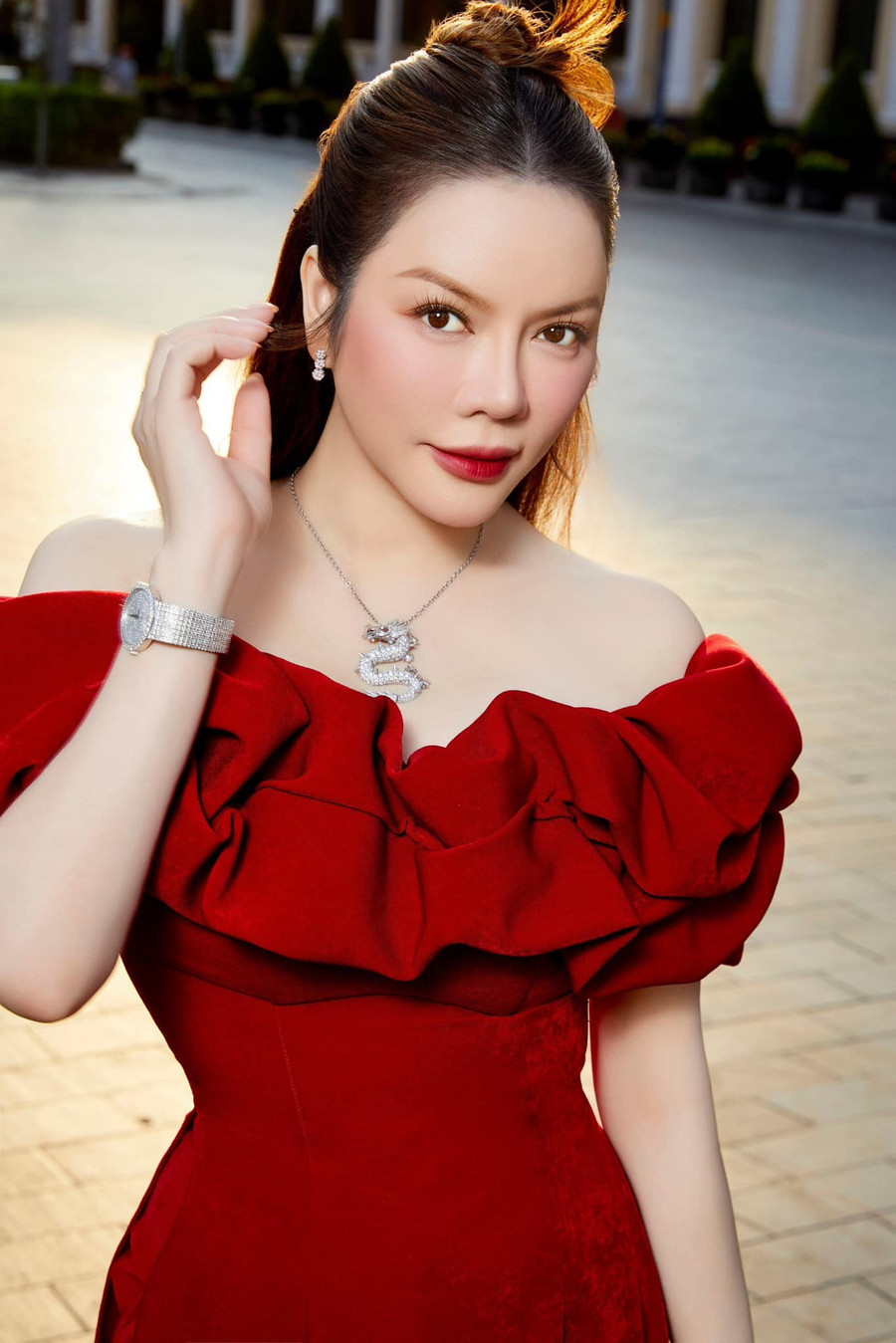 Lý Nhã Kỳ phản pháo tin đồn về việc làm giàu.