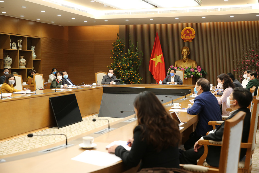Các chuyên gia, thành viên Ban Chỉ đạo đề nghị kiểm soát chặt chẽ, bảo đảm thực hiện nghiêm các quy định về phòng chống dịch trong lĩnh vực giao thông vận tải nhất là vận chuyển hành khách công cộng. Ảnh: VGP/Đình Nam. Các chuyên gia, thành viên Ban Chỉ đạo đề nghị kiểm soát chặt chẽ, bảo đảm thực hiện nghiêm các quy định về phòng chống dịch trong lĩnh vực giao thông vận tải nhất là vận chuyển hành khách công cộng. Ảnh: VGP/Đình Nam.