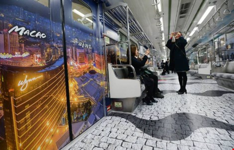 Những chuyến tàu điện có một không hai ở Seoul - Ảnh 6. Những chuyến tàu điện có một không hai ở Seoul - Ảnh 6.