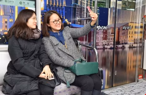 Những chuyến tàu điện có một không hai ở Seoul - Ảnh 7.