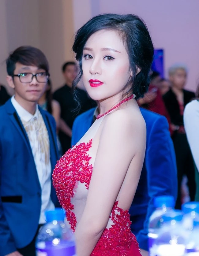 Mỹ nhân Việt "cướp" mọi ánh nhìn với khoảng hở tinh tế