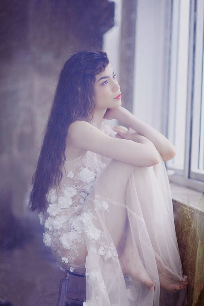 Mỹ nhân Việt "cướp" mọi ánh nhìn với khoảng hở tinh tế ảnh 8 Mỹ nhân Việt "cướp" mọi ánh nhìn với khoảng hở tinh tế ảnh 8