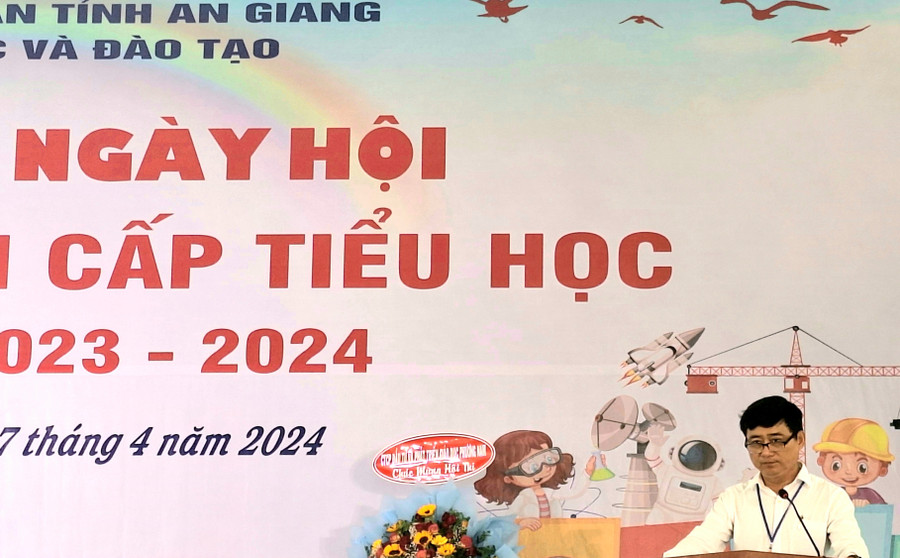 Ông Nguyễn Quốc Khanh - Phó Giám đốc Sở GD&amp;ĐT An Giang phát biểu tại Hội nghị.