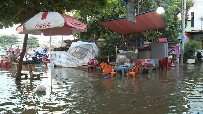 Hàng quán buôn bán ế ẩm.