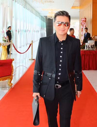 y-lan-dien-ao-dai-tre-vai-6