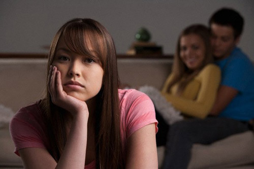 Chuyện nhường chồng cho bạn thân có một không hai ảnh 2 Chuyện nhường chồng cho bạn thân có một không hai - 2