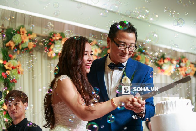 Hôm nay, Bảo Trâm Idol bất ngờ tổ chức đám cưới ảnh 16 Cùng nhau thực hiện nghi lễ cắt bánh trong hạnh phúc.