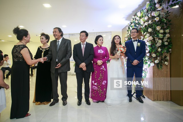 Hôm nay, Bảo Trâm Idol bất ngờ tổ chức đám cưới ảnh 9 2 bên gia đình đều có mặt từ rất sớm tại sảnh trung tâm tiệc cưới để đón tiếp khách mời.