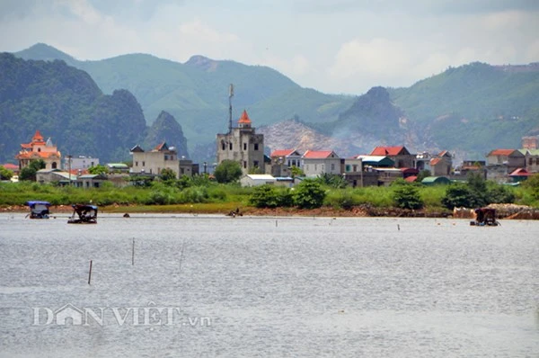 Tận cùng nỗi đau tại đám tang 2 anh em sinh đôi bị chết đuối