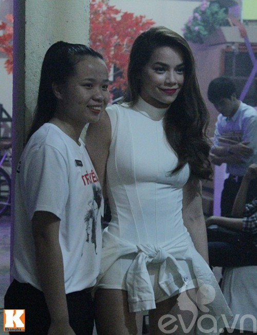 Hot: Hồ Ngọc Hà tươi tắn lộ diện giữa 