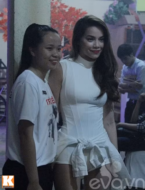 Hot: Hồ Ngọc Hà tươi tắn lộ diện giữa “bão” scandal ảnh 3 Hot: Hồ Ngọc Hà tươi tắn lộ diện giữa