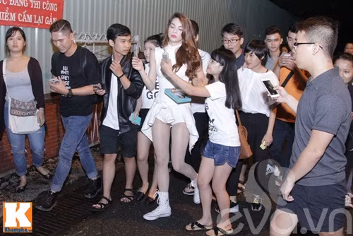 Hot: Hồ Ngọc Hà tươi tắn lộ diện giữa “bão” scandal ảnh 10 Hot: Hồ Ngọc Hà tươi tắn lộ diện giữa