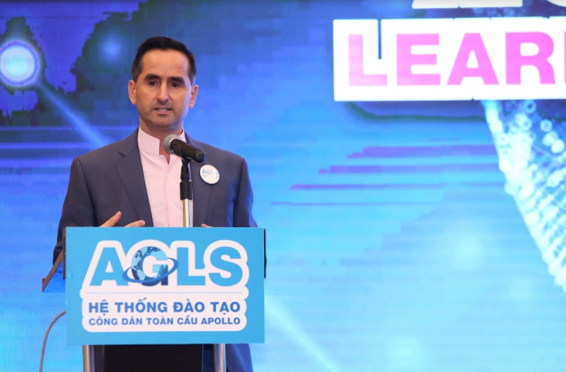 Ông Khalid Muhmood - Chủ tịch hội đồng quản trị Apollo English - phát biểu tại buổi lễ