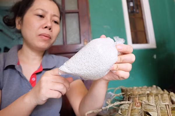 Bánh tét chữ độc đáo nhất Sài Gòn hút khách vào dịp Têt Ất Mùi 1