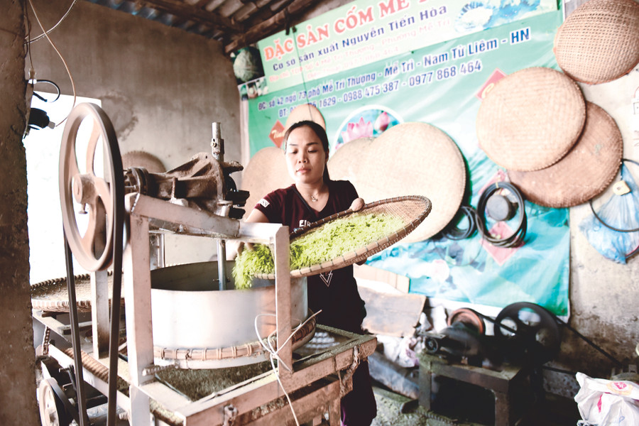 Sau rang sẽ là giã cốm