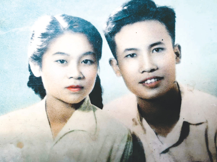 Thầy Nguyễn Văn Bôn và vợ hồi trẻ. Ảnh: TL