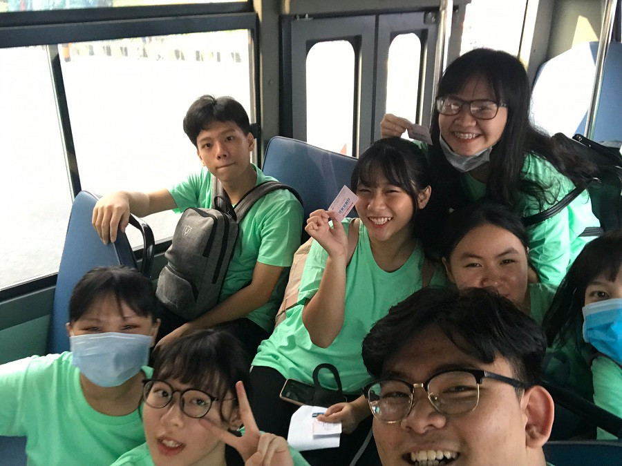 Trải nghiệm bằng xe buýt để tới các địa điểm khác nhau Trải nghiệm bằng xe buýt để tới các địa điểm khác nhau