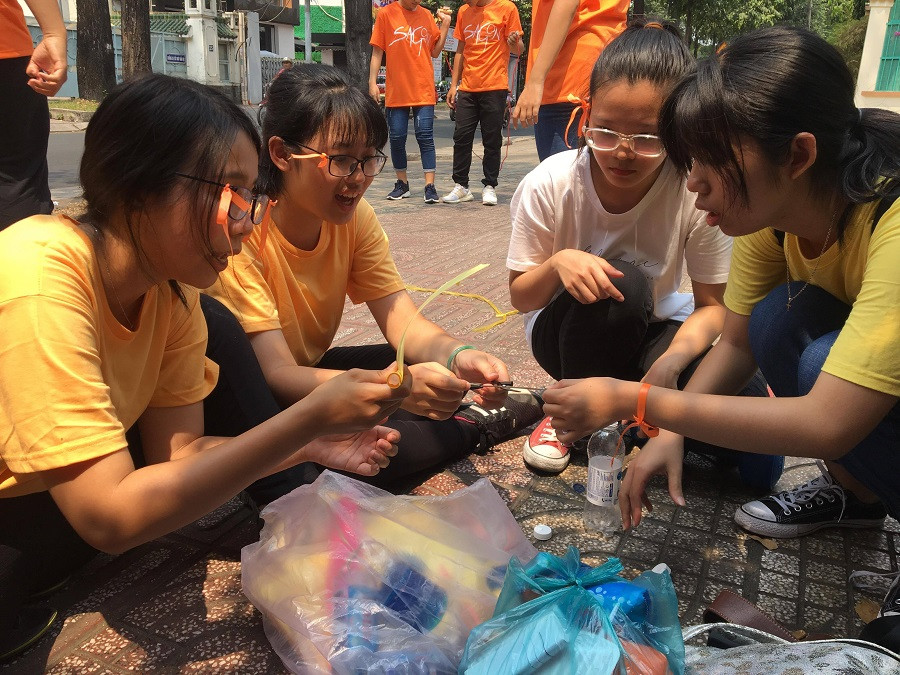 Thử thách làm tên lửa từ những vỏ chai nước suối Thử thách làm tên lửa từ những vỏ chai nước suối