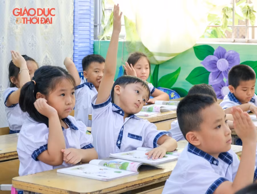 Cô, trò hào hứng ngày đầu dạy, học SGK lớp 1 ảnh 7