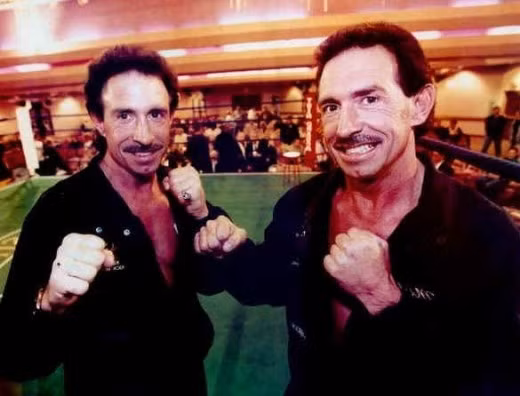 Chuyện lạ khó tin về các cặp song sinh trên thế giới ảnh 1