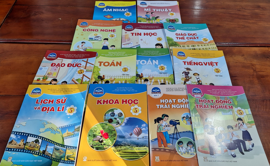 An Giang phê duyệt danh mục sách giáo khoa lớp 5, lớp 9, lớp 12. (Ảnh minh họa: Trọng Nhân)