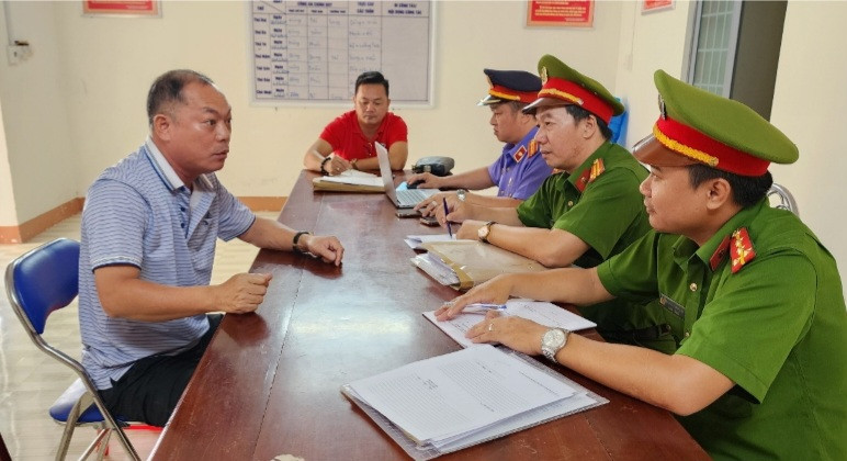 Cơ quan điều tra và Viện kiểm sát làm việc với Nguyễn Văn Nguyên. Cơ quan điều tra và Viện kiểm sát làm việc với Nguyễn Văn Nguyên.