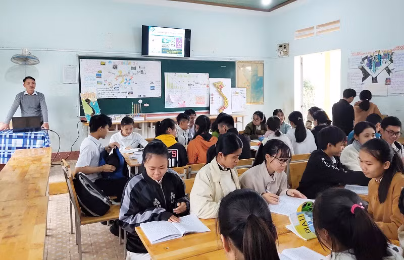 Trong giờ học tích hợp tại Trường THPT Lắk (tỉnh Đắk Lắk).