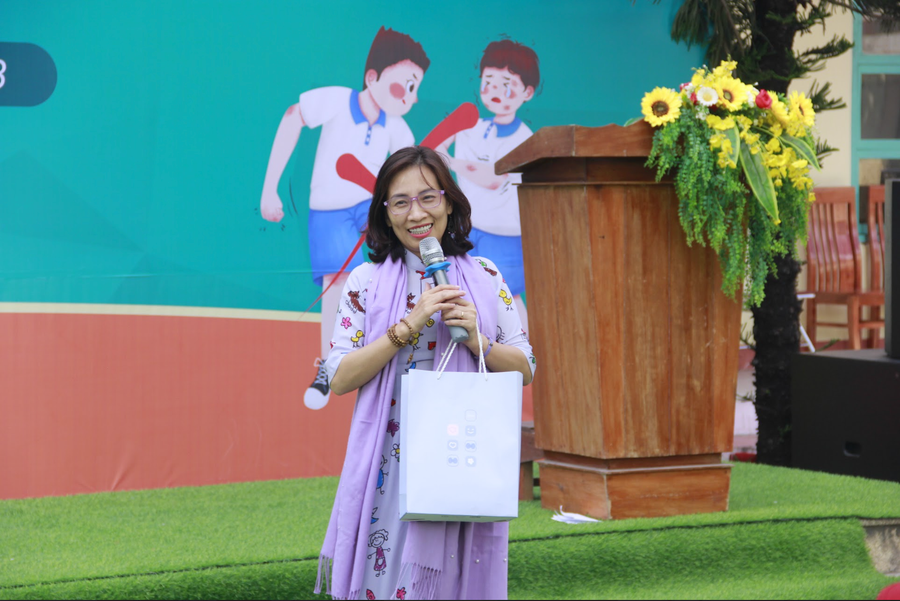 TS Nguyễn Thị Hằng Phương nhận định công tác xã hội là nghề của sự gắn kết yêu thương, của lòng nhân ái. TS Nguyễn Thị Hằng Phương nhận định công tác xã hội là nghề của sự gắn kết yêu thương, của lòng nhân ái.