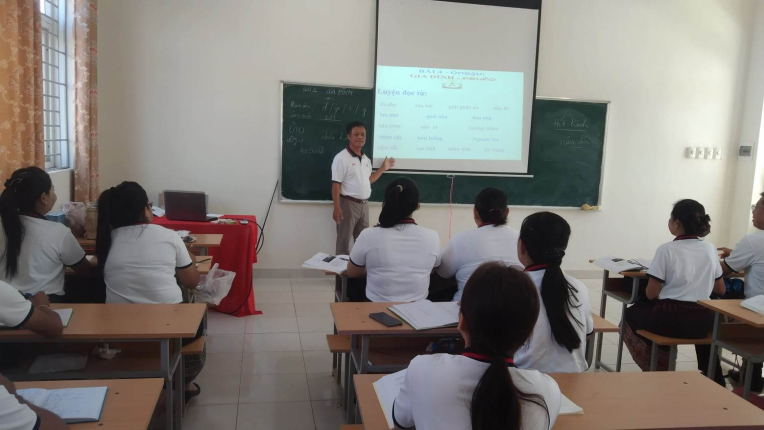 Dạy học Tiếng Việt trên đất Lào. Dạy học Tiếng Việt trên đất Lào.