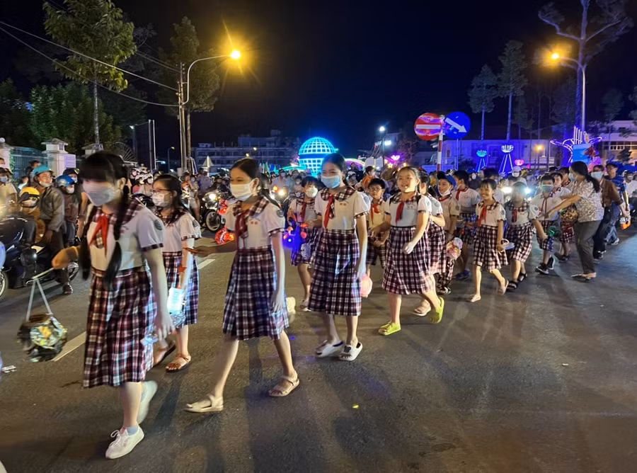 Trẻ em Sóc Trăng vui Trung thu.