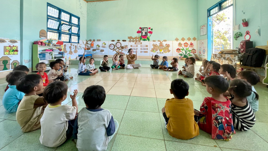 Cô Nông Thị Huê chú trọng giáo dục trẻ phòng, chống đuối nước. Ảnh: Trúc Hân Cô Nông Thị Huê chú trọng giáo dục trẻ phòng, chống đuối nước. Ảnh: Trúc Hân