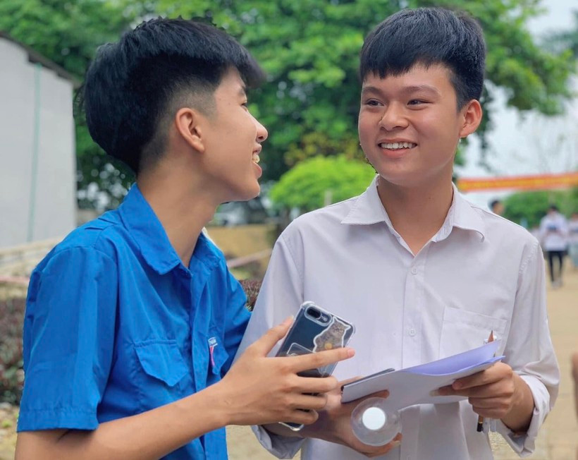 Thí sinh Thái Nguyên hoàn thành kỳ thi trong tâm trạng vui mừng, phấn khởi. Ảnh: Phương Thảo