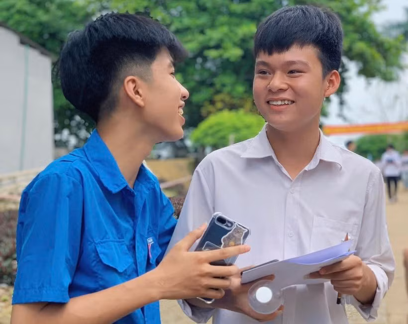 Thí sinh Thái Nguyên hoàn thành kỳ thi trong tâm trạng vui mừng, phấn khởi. Ảnh: Phương Thảo