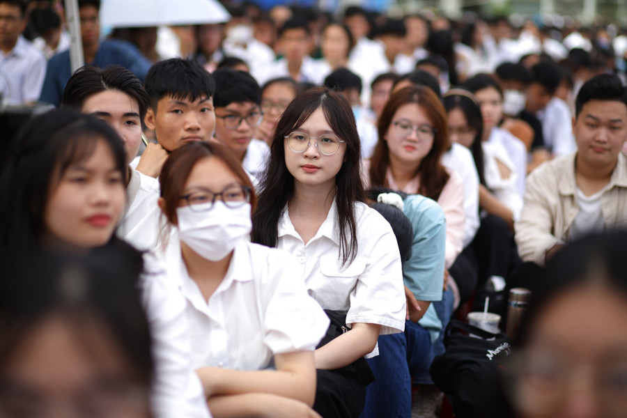 Tân sinh viên Trường Đại học Bách khoa, Đại học Quốc gia TPHCM trong ngày khai giảng năm học 2023 - 2024. Ảnh: Mạnh Tùng