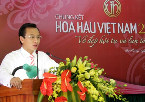 Cuộc sống của Bí thư Thành ủy Đà Nẵng 39 tuổi với vợ là hoa hậu
