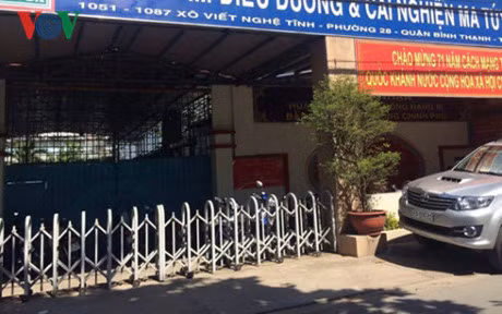 Truy sat kinh hoang trong trai cai nghien, thanh nien nga guc giua san truong - Anh 2