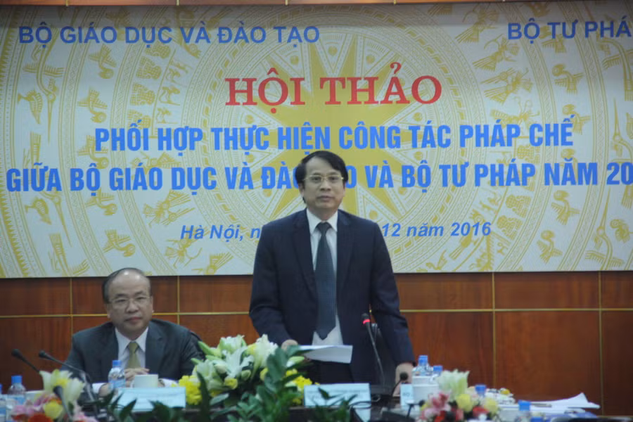 Thứ trưởng Bộ GD&ĐT Phạm Mạnh Hùng phát biểu tại hội thảo