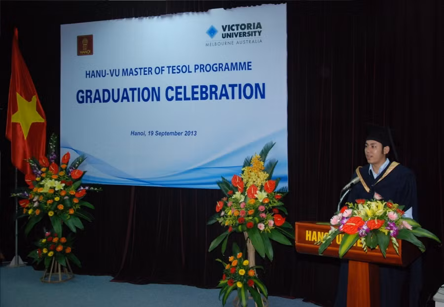 Anh Nguyễn Hữu Bích, đại diện khóa học, phát biểu trong lễ tốt nghiệp