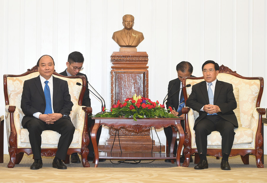 Thủ tướng Chính phủ Nguyễn Xuân Phúc hội kiến Thường trực Ban Bí thư, Phó Chủ tịch nước Phankham Viphavanh. Ảnh: VGP/Quang Hiếu Thủ tướng Chính phủ Nguyễn Xuân Phúc hội kiến Thường trực Ban Bí thư, Phó Chủ tịch nước Phankham Viphavanh. Ảnh: VGP/Quang Hiếu