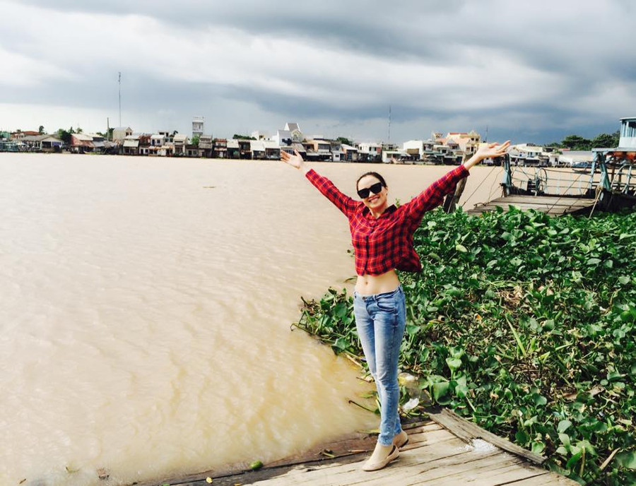 “Bắt bài” gu thời trang dễ mặc - dễ đẹp của Hoa hậu Diễm Hương ảnh 6