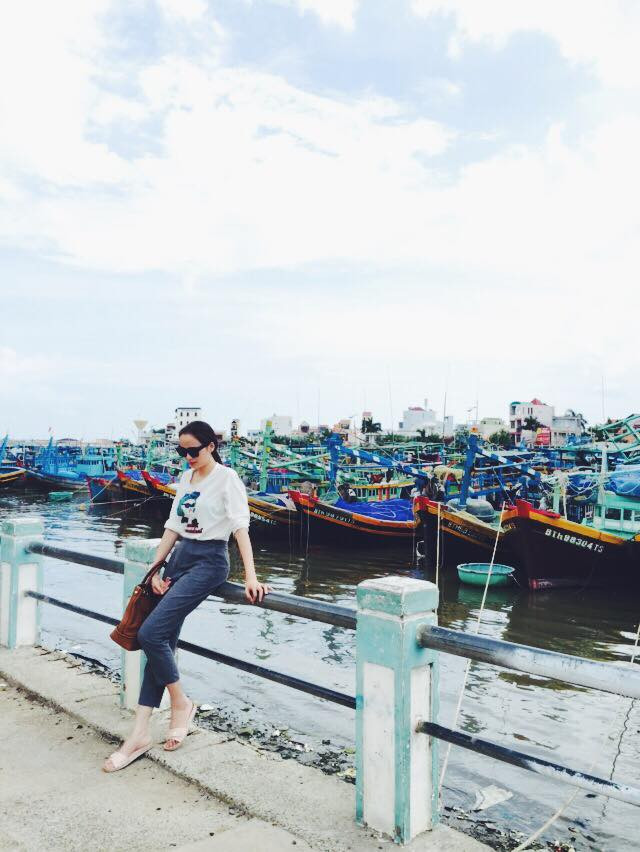 “Bắt bài” gu thời trang dễ mặc - dễ đẹp của Hoa hậu Diễm Hương ảnh 2