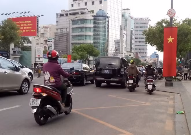 Xe biển xanh, biển đỏ “lộng hành” ở Sài Gòn ảnh 3