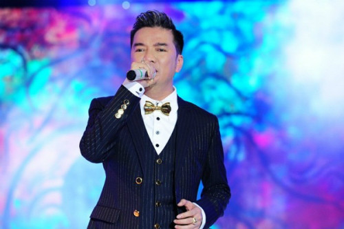 Đàm Vĩnh Hưng dam-vinh-hung-om-dau-mau-vi-khong-chiu-hat-nhep